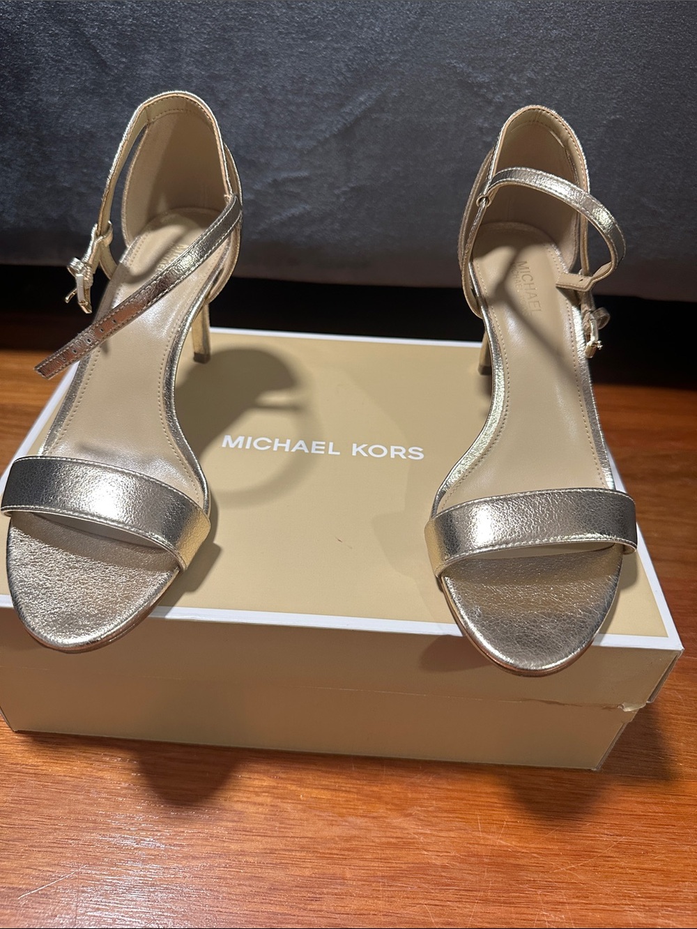 Authentic Michael Kors - Picture 3 of 5